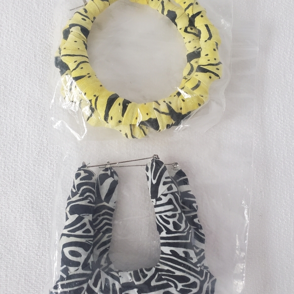 Two Earring Bundle - Picture 10 of 14